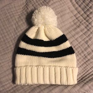 Black and white knit old navy beanie - NWOT